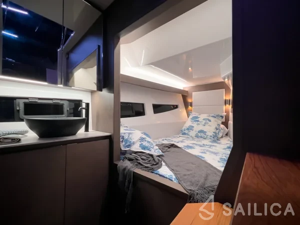 Tesoro T 38 - Yacht Charter Sailica