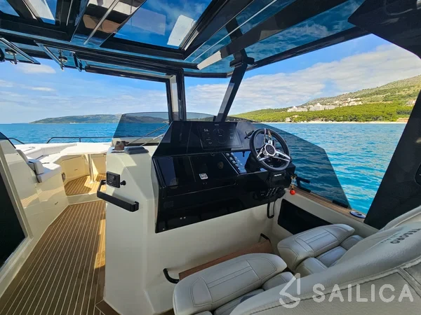Tesoro T 38 - Yacht Charter Sailica