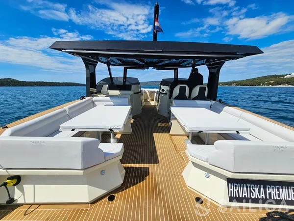 Tesoro T 38 - Yacht Charter Sailica