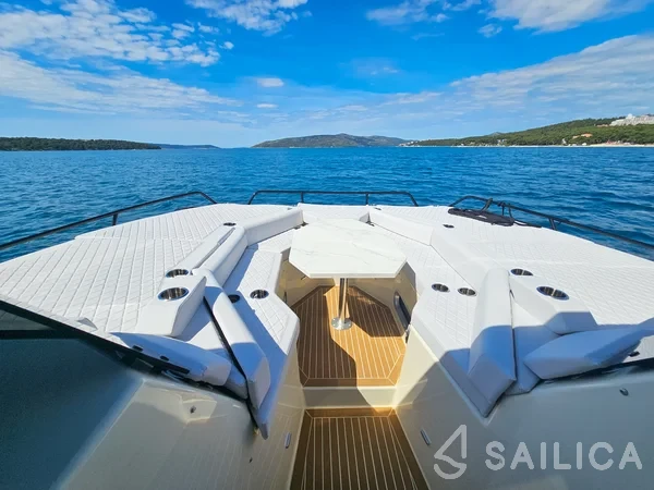 Tesoro T 38 - Yacht Charter Sailica