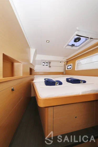 Lagoon 400 S2 - Yacht Charter Sailica