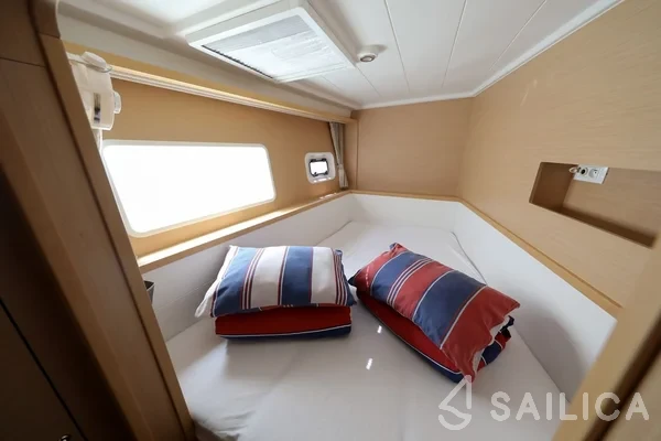 Lagoon 400 S2 - Yacht Charter Sailica