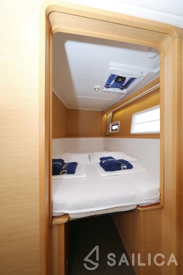 Lagoon 400 S2 - Yacht Charter Sailica