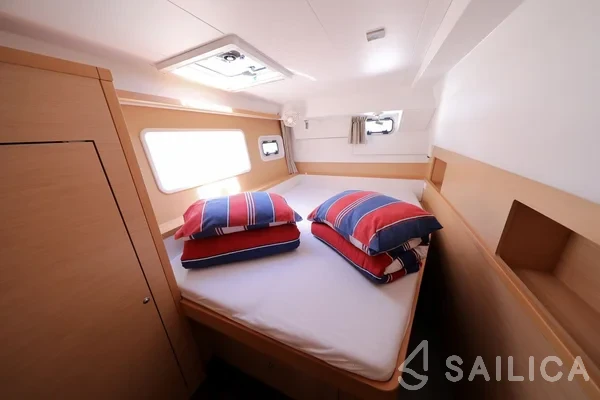 Lagoon 400 S2 - Yacht Charter Sailica