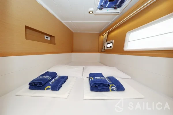 Lagoon 400 S2 - Yacht Charter Sailica