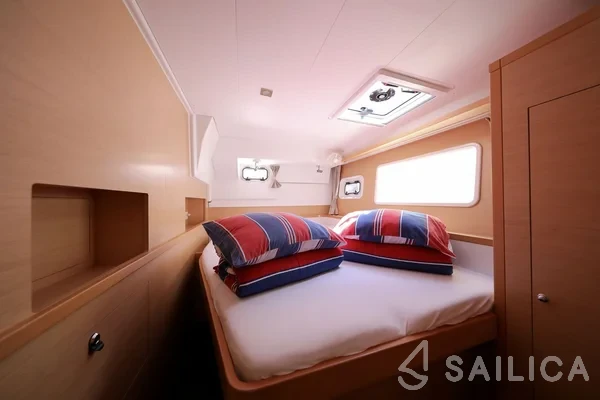 Lagoon 400 S2 - Yacht Charter Sailica