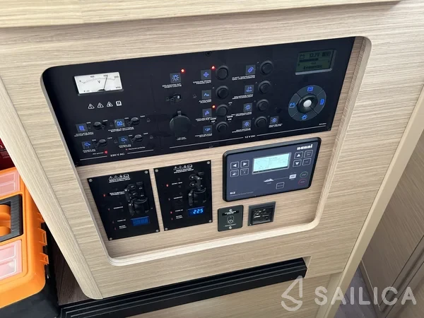 Lagoon 42 - Yacht Charter Sailica