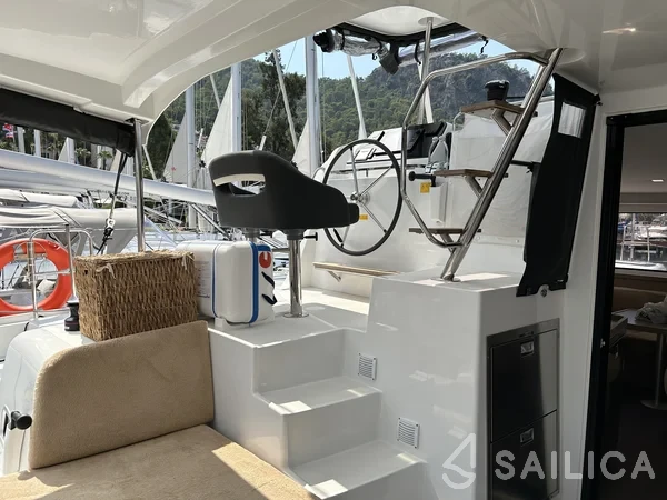 Lagoon 42 - Yacht Charter Sailica