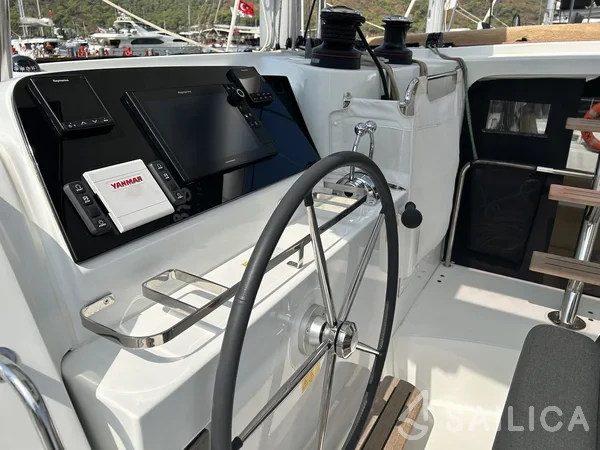 Lagoon 42 - Yacht Charter Sailica
