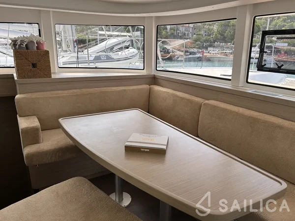 Lagoon 42 - Yacht Charter Sailica