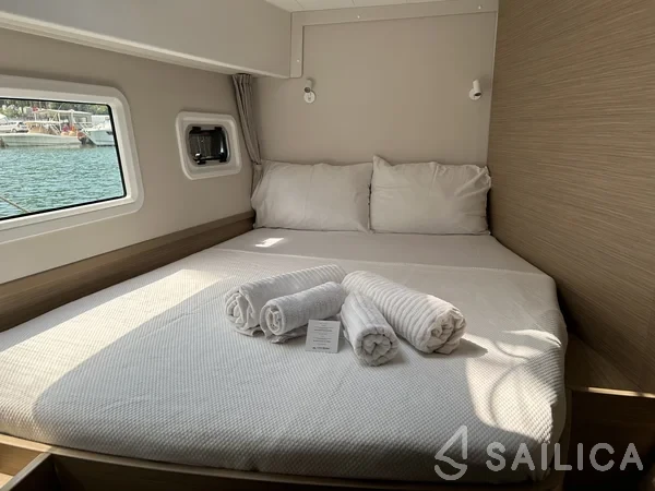 Lagoon 42 - Yacht Charter Sailica