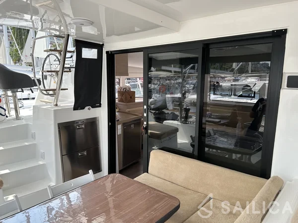 Lagoon 42 - Yacht Charter Sailica