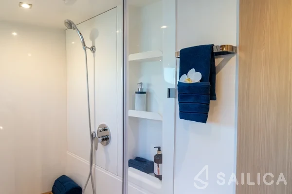 Aquila 42 - Yacht Charter Sailica