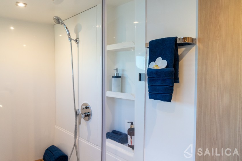 Aquila 42 - Yacht Charter Sailica