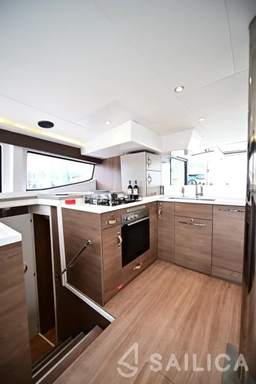 Bali 4.8  - Yacht Charter Sailica