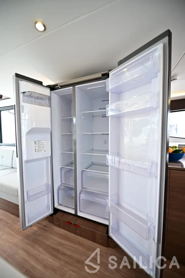 Bali 4.8  - Yacht Charter Sailica