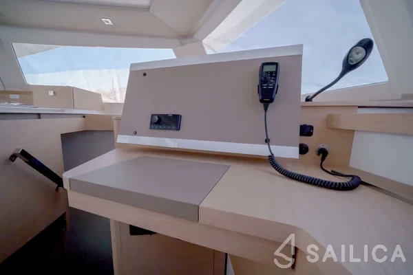 Astréa 42 - Yacht Charter Sailica