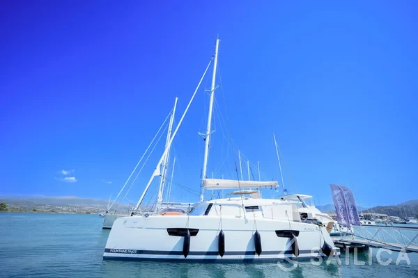Astréa 42 - Yacht Charter Sailica