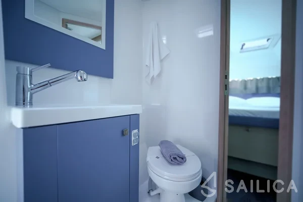 Astréa 42 - Yacht Charter Sailica