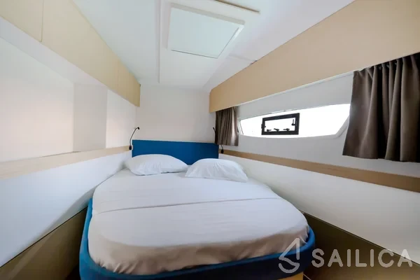 Astréa 42 - Yacht Charter Sailica