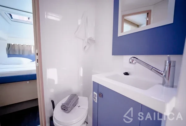 Astréa 42 - Yacht Charter Sailica