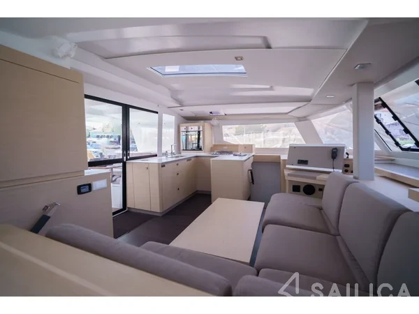Astréa 42 - Yacht Charter Sailica