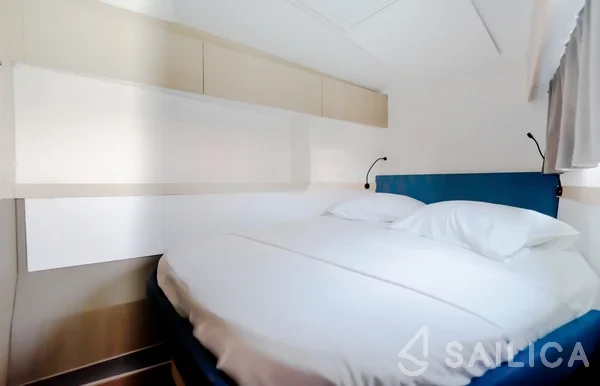 Astréa 42 - Yacht Charter Sailica