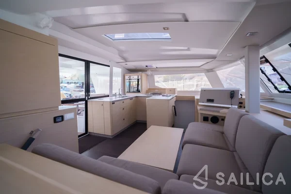 Astréa 42 - Yacht Charter Sailica