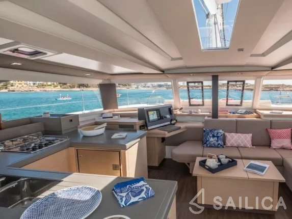Astréa 42 - Yacht Charter Sailica