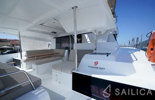 Astréa 42 - Yacht Charter Sailica