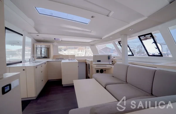 Astréa 42 - Yacht Charter Sailica