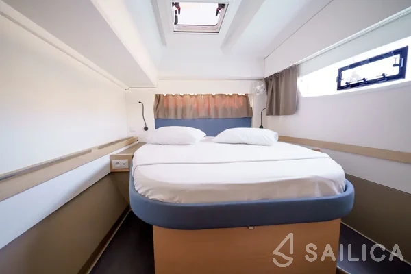 Astréa 42 - Yacht Charter Sailica