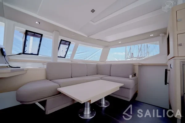 Astréa 42 - Yacht Charter Sailica