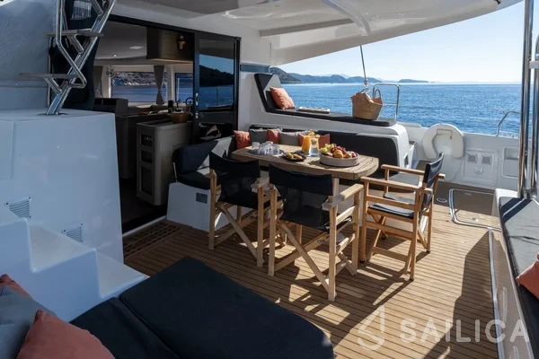 Lagoon 42 - Yacht Charter Sailica