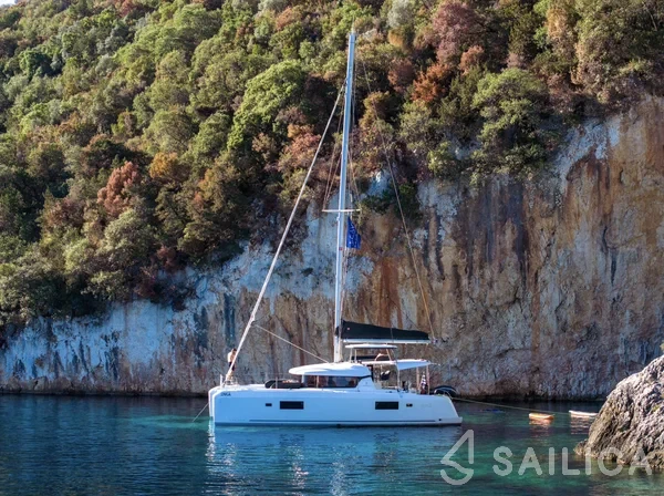 Lagoon 42 - Yacht Charter Sailica