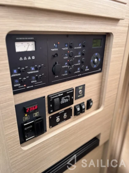 Lagoon 42 - Yacht Charter Sailica