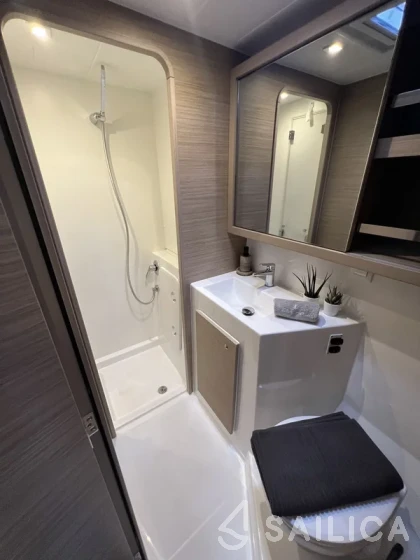 Lagoon 42 - Yacht Charter Sailica