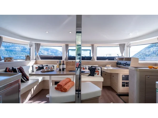 Lagoon 42 - Yacht Charter Sailica