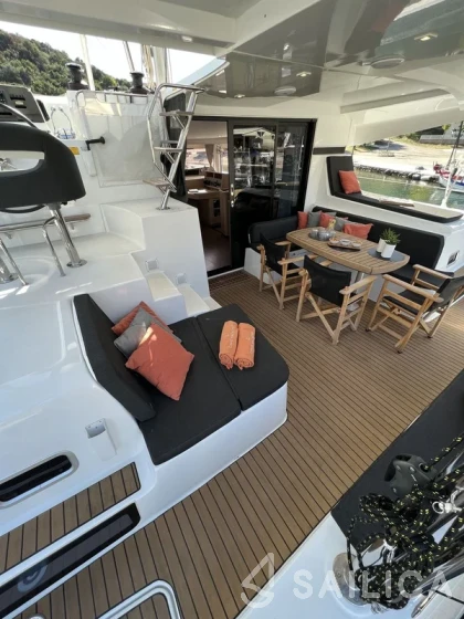 Lagoon 42 - Yacht Charter Sailica