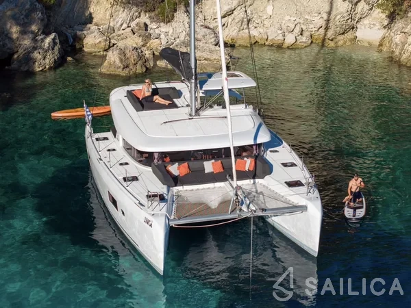 Lagoon 42 - Yacht Charter Sailica