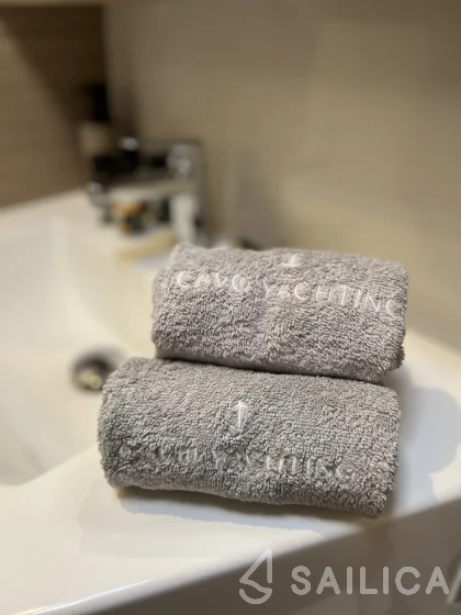 Lagoon 42 - Yacht Charter Sailica