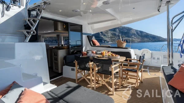 Lagoon 42 - Yacht Charter Sailica