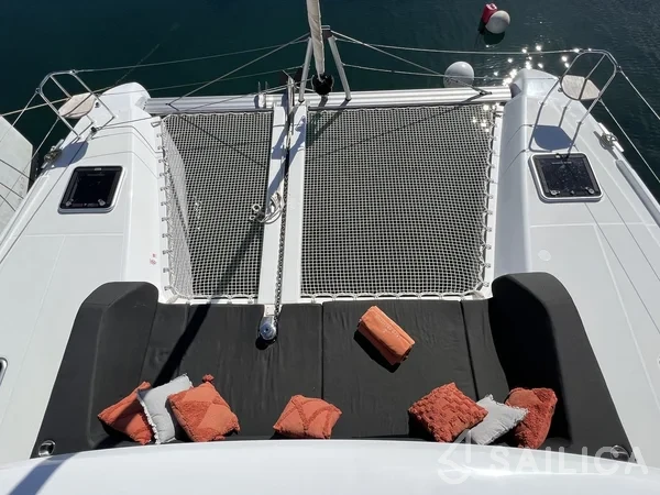 Lagoon 42 - Yacht Charter Sailica