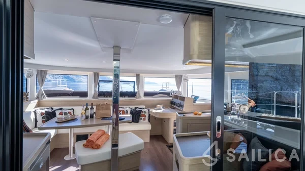 Lagoon 42 - Yacht Charter Sailica