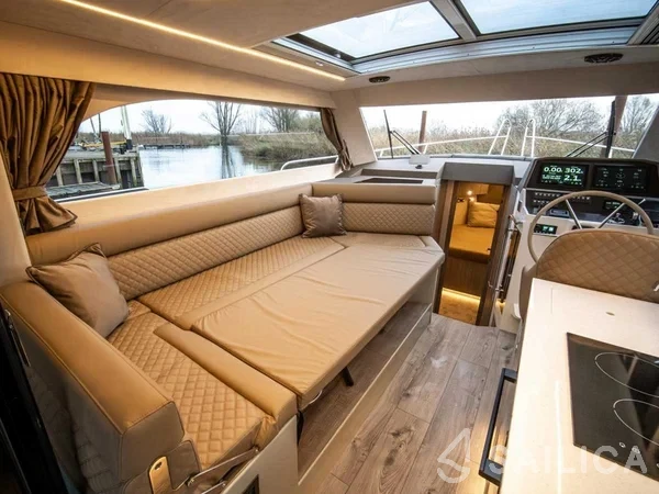 Maxima 37 - Yacht Charter Sailica