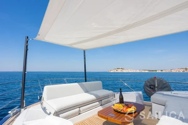 Azimut 60 - Yacht Charter Sailica