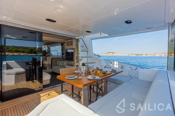 Azimut 60 - Yacht Charter Sailica