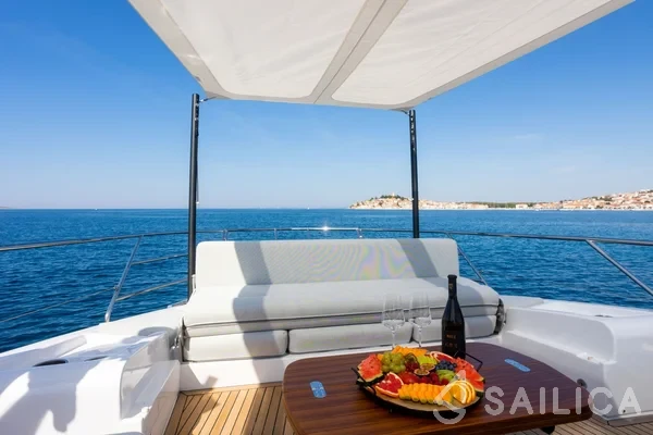 Azimut 60 - Yacht Charter Sailica