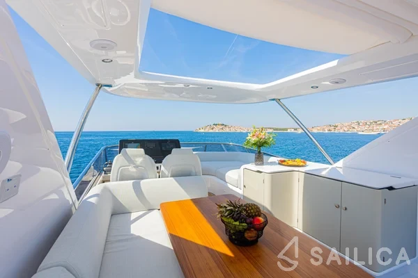 Azimut 60 - Yacht Charter Sailica