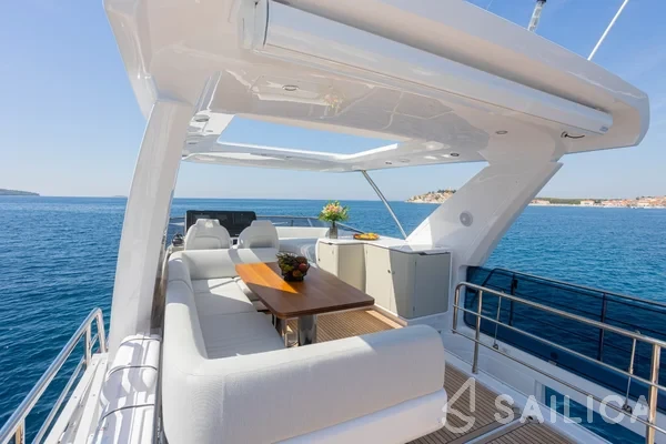 Azimut 60 - Yacht Charter Sailica